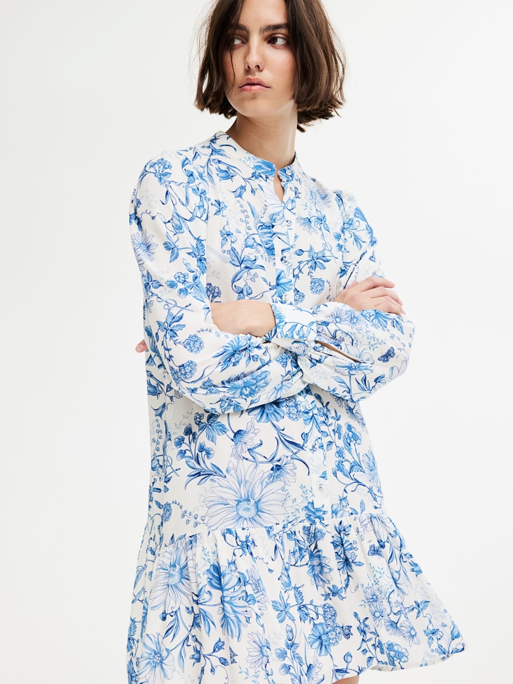 H&M 100% Viscose Floral Patterned Blue & White Ruffle Hem Flowy Soft Dress Small